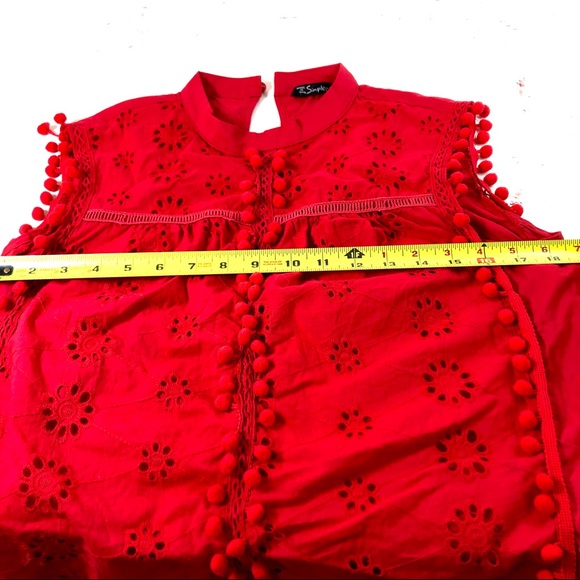 Simplee Women Eyelet pompons sleeveless top, sz L - Picture 4 of 7